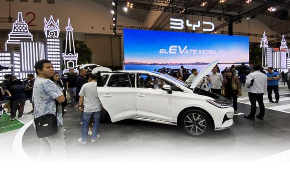 BYD M6 Banjir SPK di GIIAS 2024